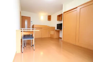 レオパレスESPOIR【111号室】の居間