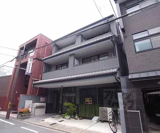 メゾン・ド・プルミエ御所南【301号室】の外観