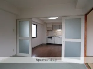 コアロード鷹ヶ峯【302号室】の居間