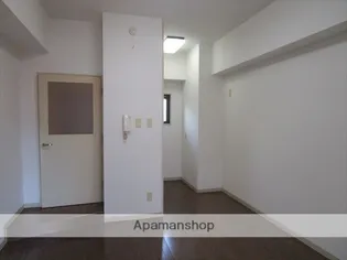 コアロード鷹ヶ峯【105号室】の居間