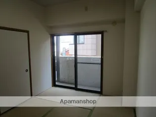 コアロード鷹ヶ峯【105号室】の居間