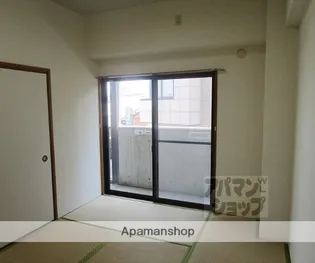 コアロード鷹ヶ峯【105号室】の居間