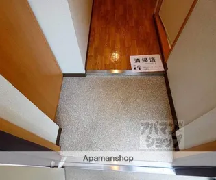 新町館【1階】の玄関