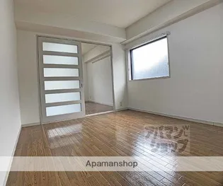 シャンポール御所南【303号室】の居間