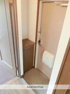 バーベナ光台C棟【1階】の玄関