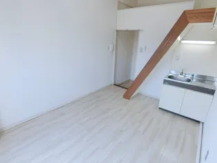 クリサンティヒル山田川【308号室】の居間