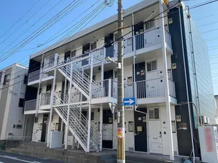 レオパレスシャーマー御崎【3階】の外観