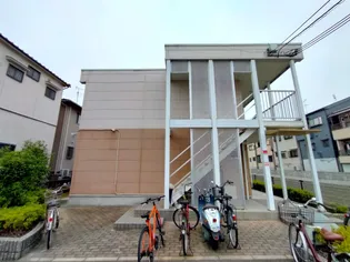 レオパレスロン【2階】の外観