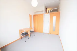 レオパレスSAKABE II【2階】の居間