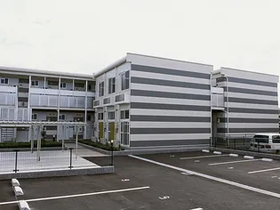 レオパレスシルフィード郡津【2階】の外観