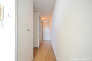 レオパレスフジ【1階】の玄関