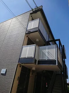 レオパレスアーク【3階】の外観