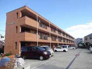 フリーダム中村【3階】の外観