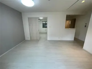 ベロ クオーレ三国橋【1階】の居間