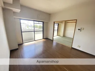 ヴィラージュ樟葉【3階】の居間