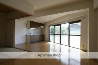 セレコート箕面【4階】の居間