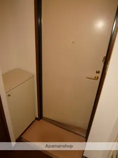 ヴェルナール若松【2階】の玄関