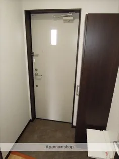 カルミアコート【201号室】の玄関