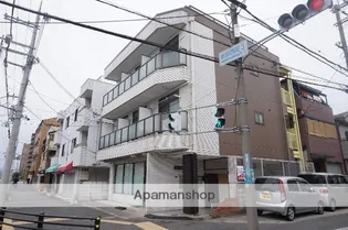 クレール服部の画像