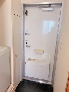 レオパレスウグイス【2階】の玄関