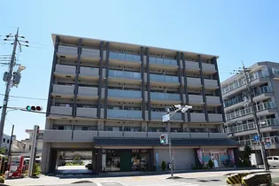 ベクエムハウゼ【4階】の外観