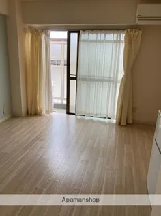 ラファエラ鳴尾Ⅱ【2階】の居間