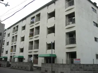 マンション加島【1階】の外観