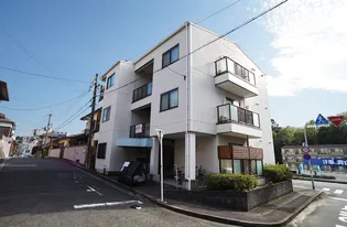 ジュネス東生駒【1階】の外観