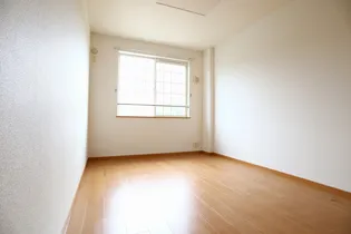 グリュッククレー A棟【2階】の居間