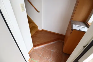 グリュッククレー A棟【2階】の玄関