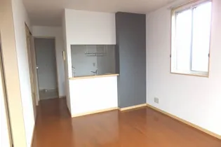 シャーメゾン湖山北【0102号室】の居間