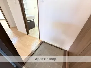 ドゥファミーユ【2階】の玄関