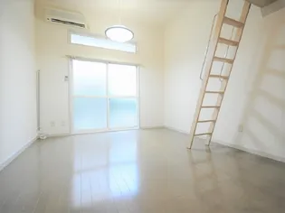 レオパレス米子【104号室】の居間