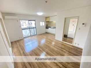 コーポウエスト B【105号室】の居間