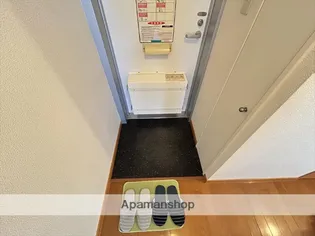 グランプラスA【106号室】の玄関