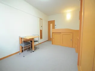 レオパレスラフォーレ倉吉【208号室】の居間