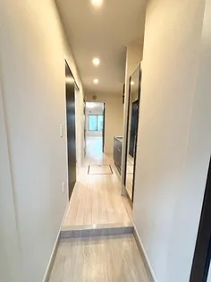 シャリス大津【1階】の玄関