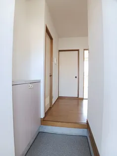 エピーメロン【1階】の玄関