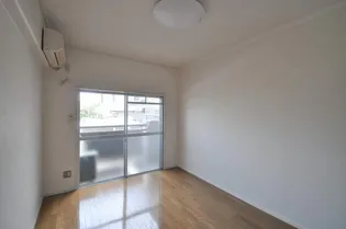 シャルム岡本【107号室】の居間