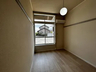 FOREVER RESIDENCE IMAⅢ【109号室】の居間