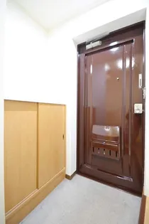 シャルム岡本【205号室】の玄関