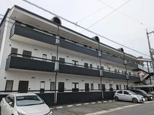 ピープル【2階】の外観