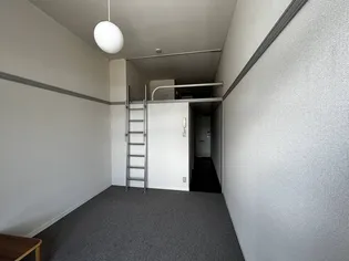 FOREVER RESIDENCE IMAⅢ【107号室】の居間