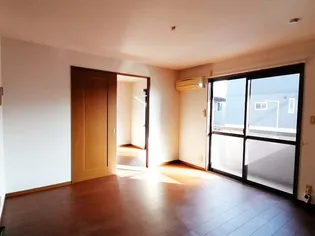 フローラルアベニュー A棟【2階】の居間