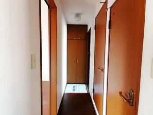 フローラルアベニュー A棟【2階】の玄関