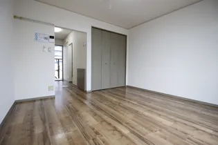 フローラル・コート【105号室】の居間