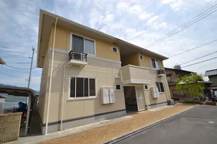 マリンハイツ A棟【1階】の外観