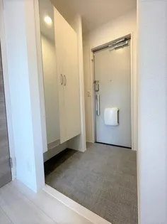 フローラル五月が丘 B棟【103号室】の玄関