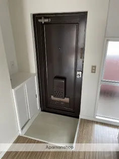 島津ビル【5階】の玄関