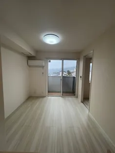 フローラル五月が丘 B棟【1階】の居間